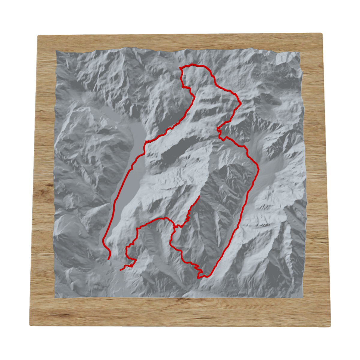 3D-Ansicht eines Relief Track aus der Bestellung: Tour als roter Track auf dem Relief, montiert auf einer Eichenplatte