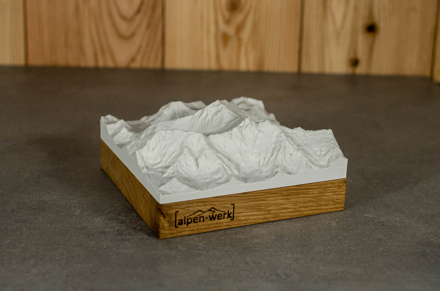 Relief "Oak" Mount Everest