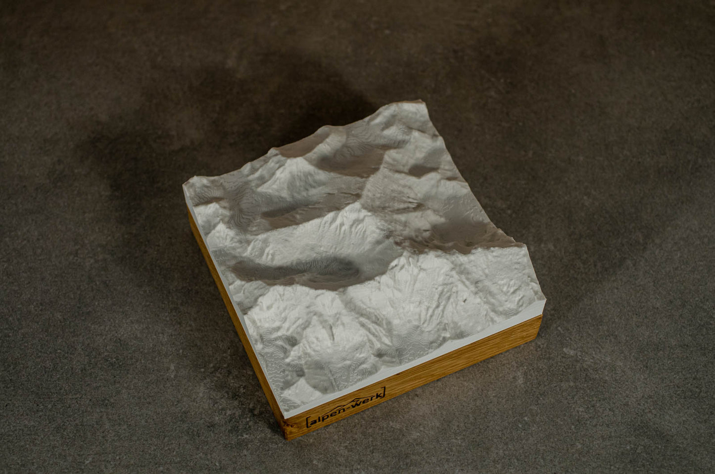 Relief "Oak" Mount Everest